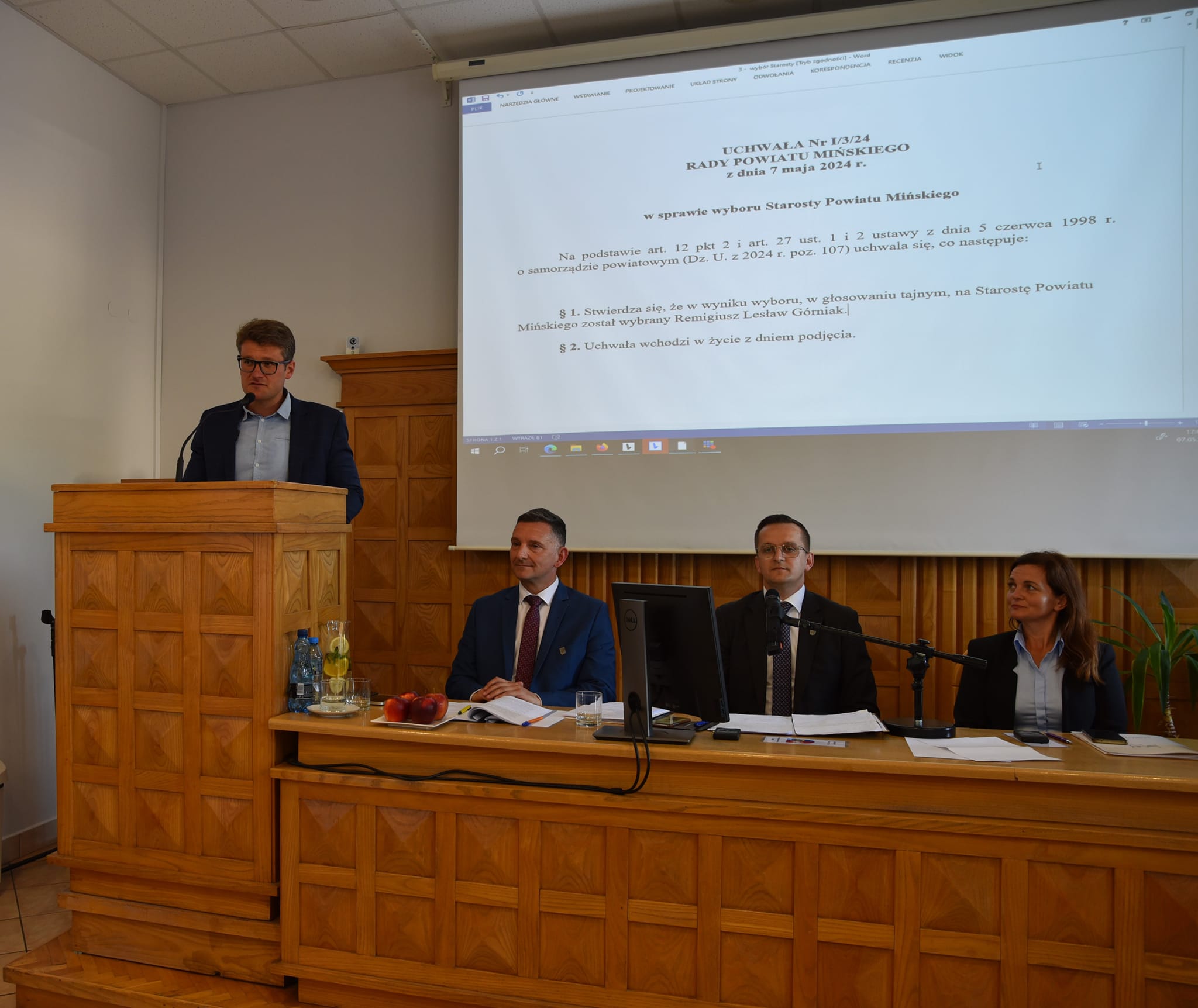 Zdjęcie przedstawiające Prezydium Rady Powiatu Mińskiego